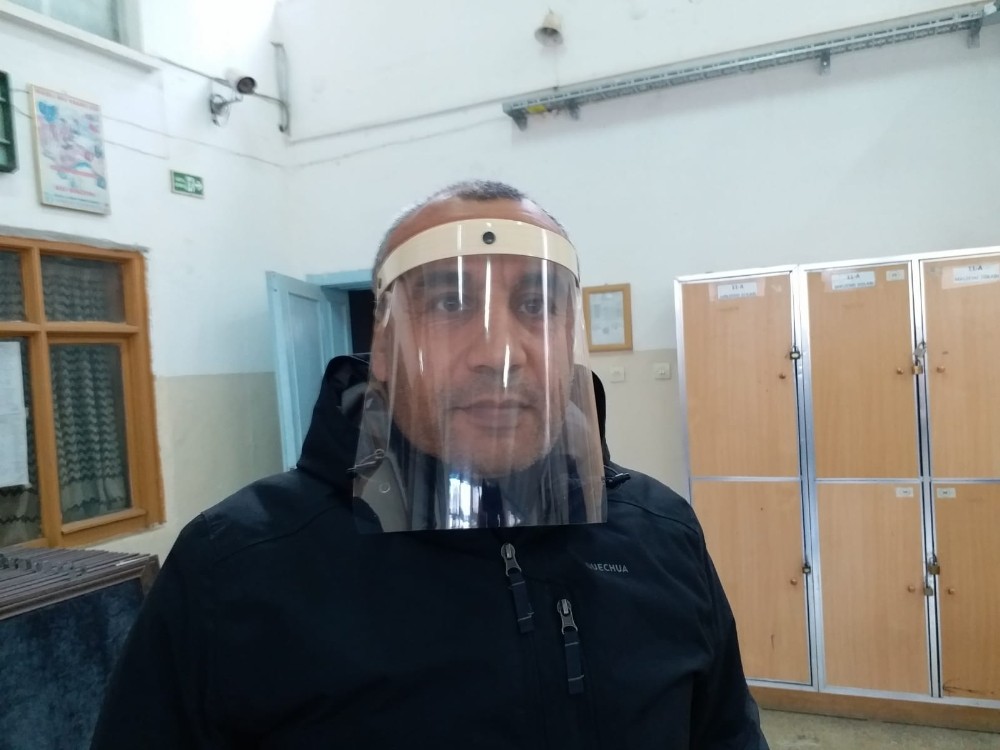 Okullar siperli maske üretmeye başladı 
