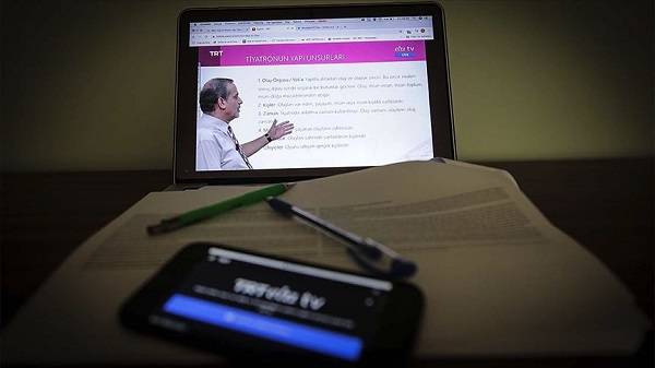 Okullar uzaktan eğitime geçecek mi son dakika açıklama | Yüz yüze eğitim sürecek mi?