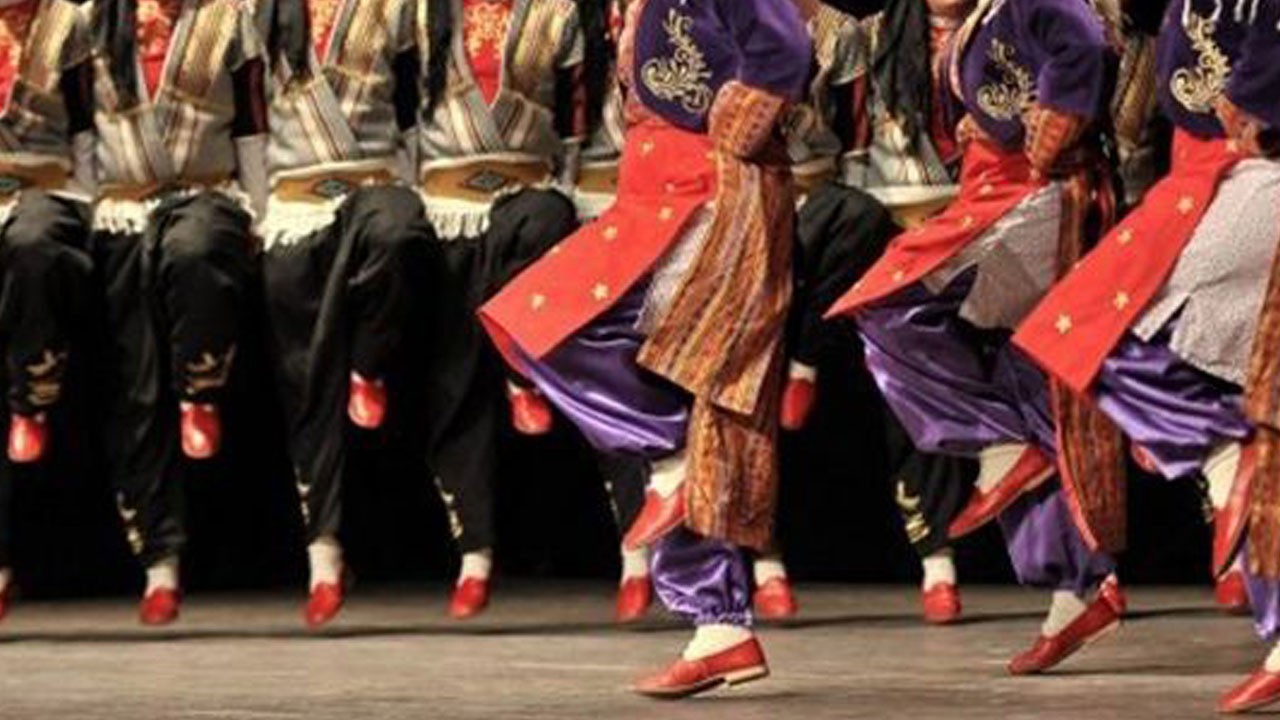 Okullara halk oyunlara hocası olarak girdi velileri dolandırıp kaçtı