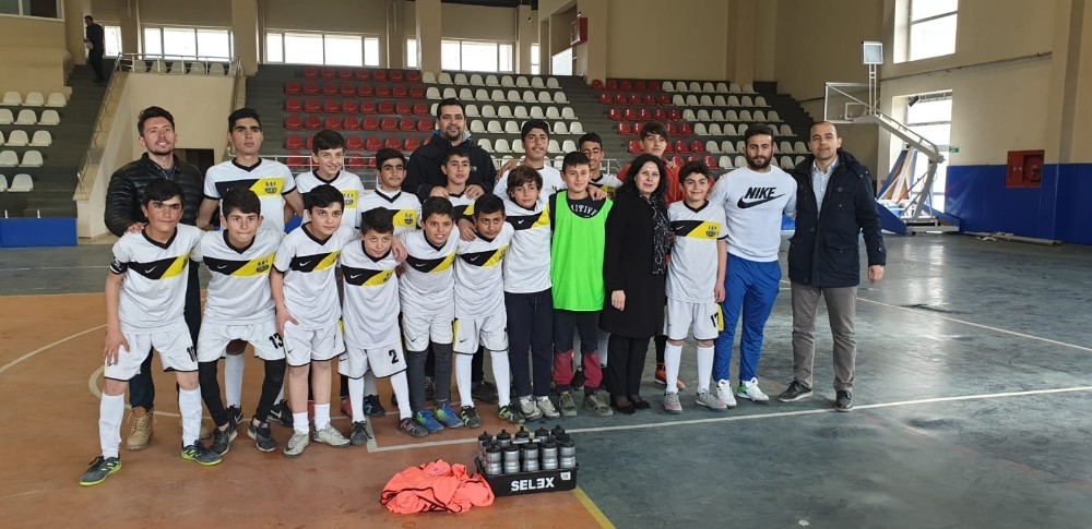 Okullararası futsal turnuvası sona erdi 