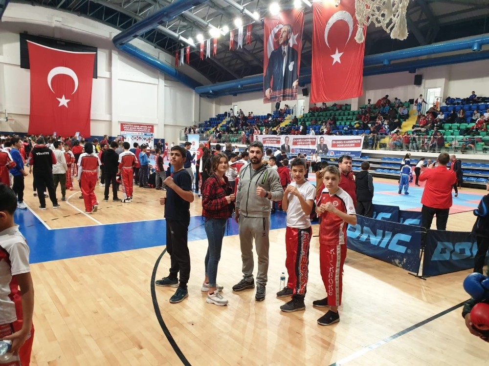 Okullararası Kick Boks Şampiyonasında Türkiye ikincisi oldu 