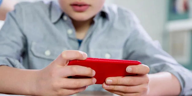 Okullarda cep telefonu yasaklanacak