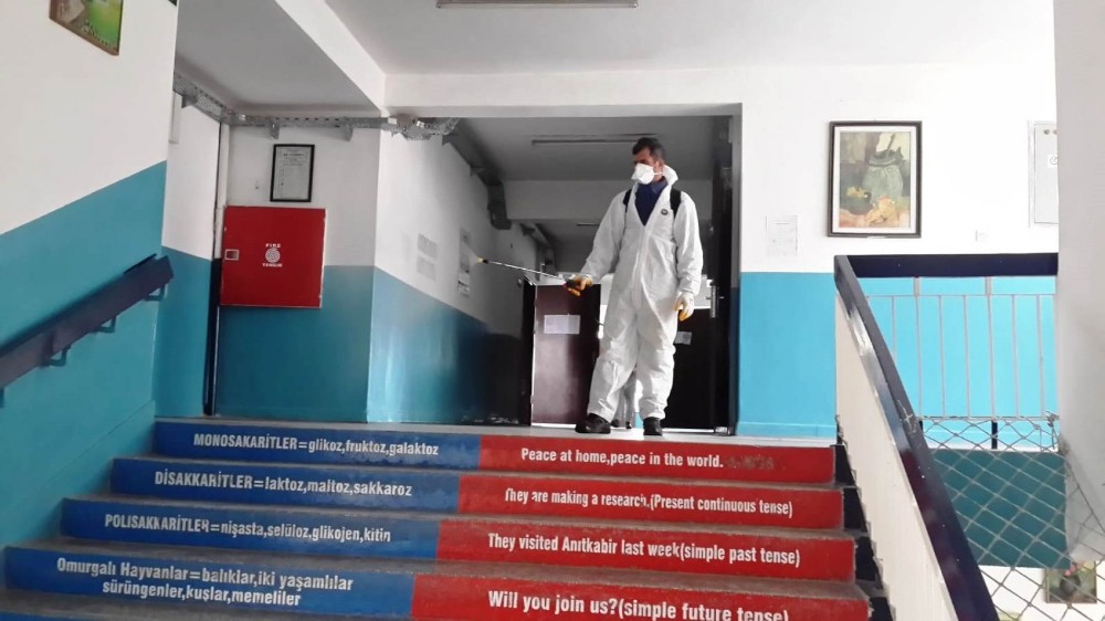 Okullarda dezenfekte çalışması sürdürülüyor 