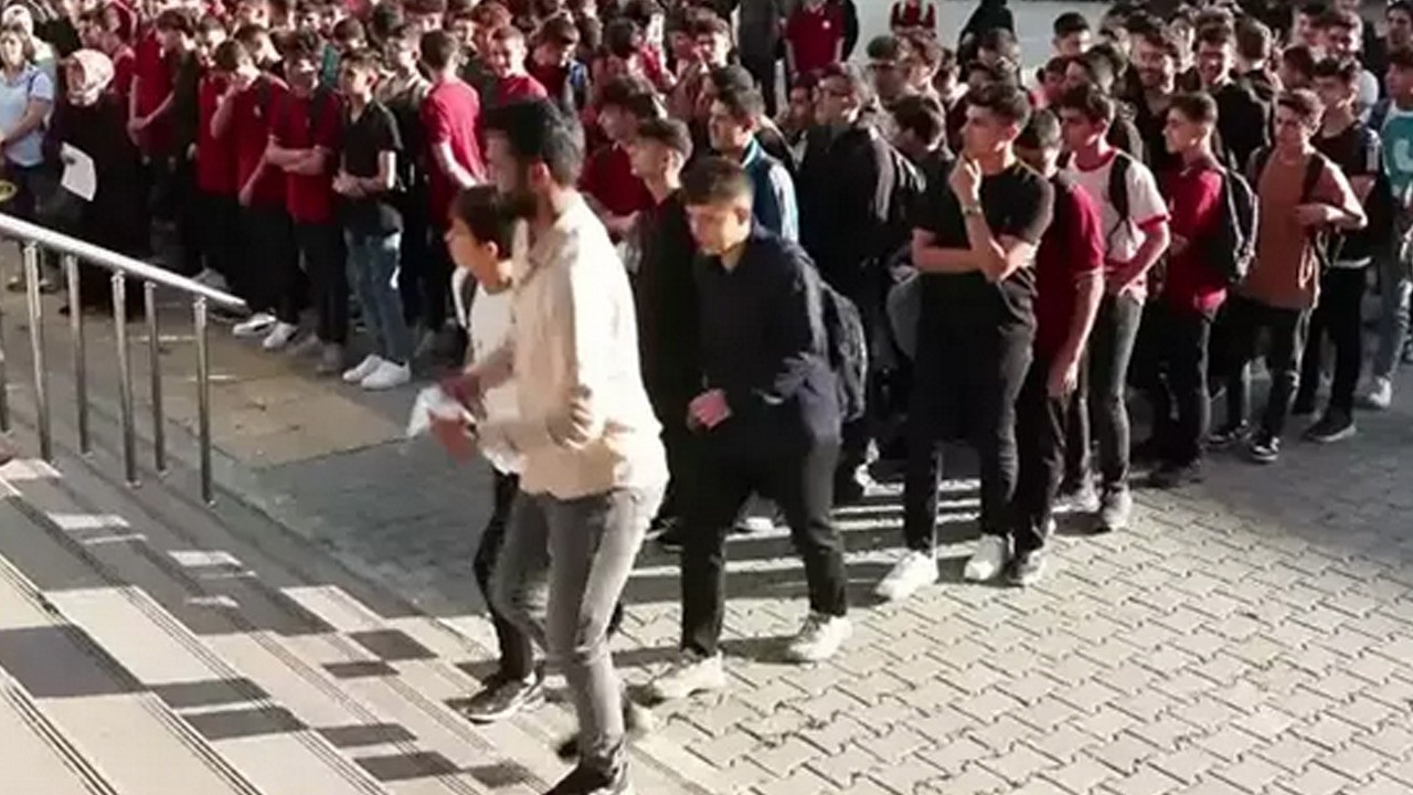 Okullarda forma dönemi geri dönüyor: 2025-2026 yılı olacak ve 4 yıl değiştirilmeyecek!