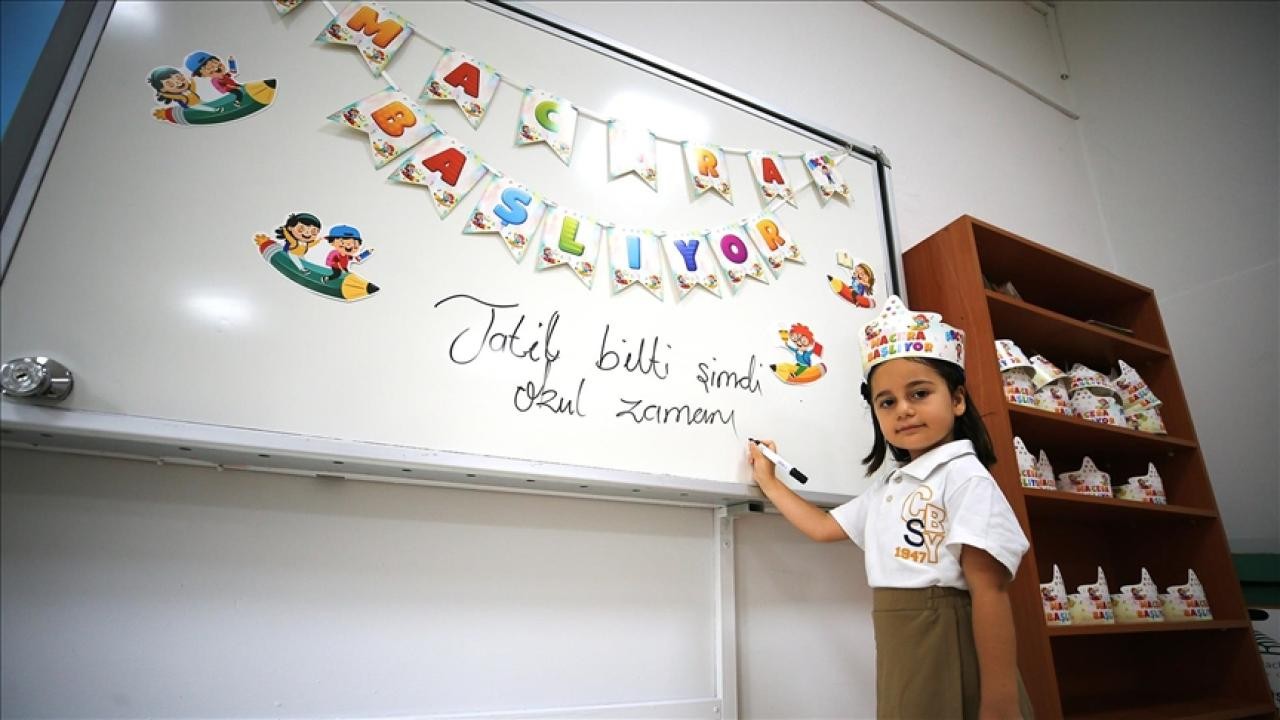 Okullarda ikinci ara tatil sonrası ilk ders zili bugün çalacak