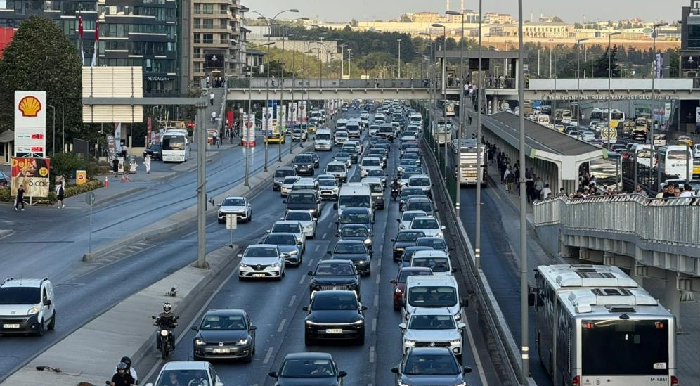 Okullarda uyum haftası başladı trafik yoğunlaştı