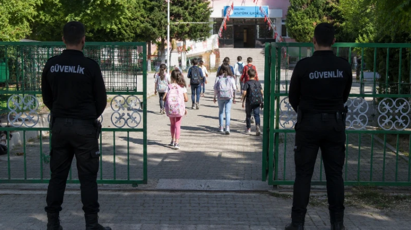 Okullarda yeni güvenlik dönemi! 81 ilde 30 bin personel alınacak