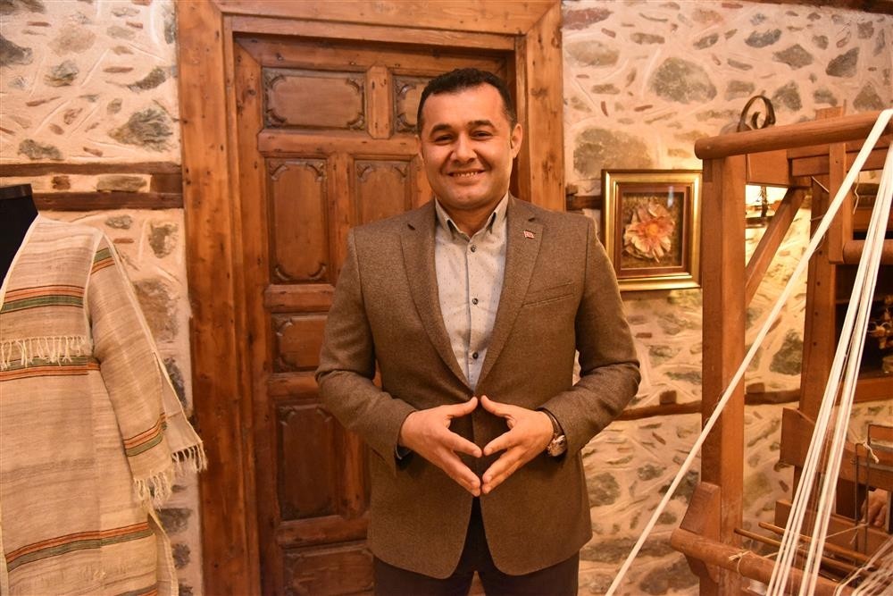 Okulların açıldığı ilk gün 81 ilden 81 okula Alanya muzu 