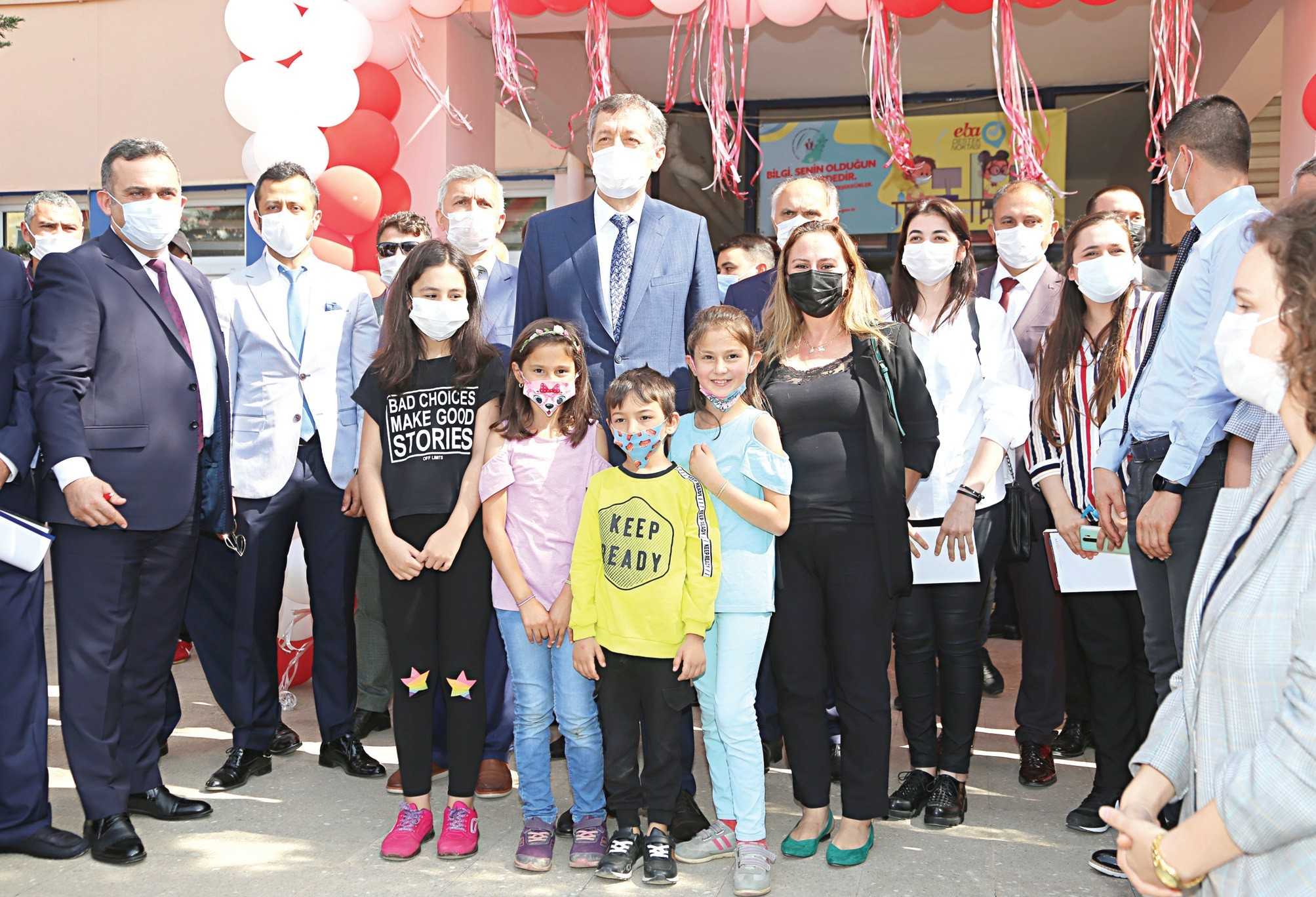 Okulların açılması ajandada