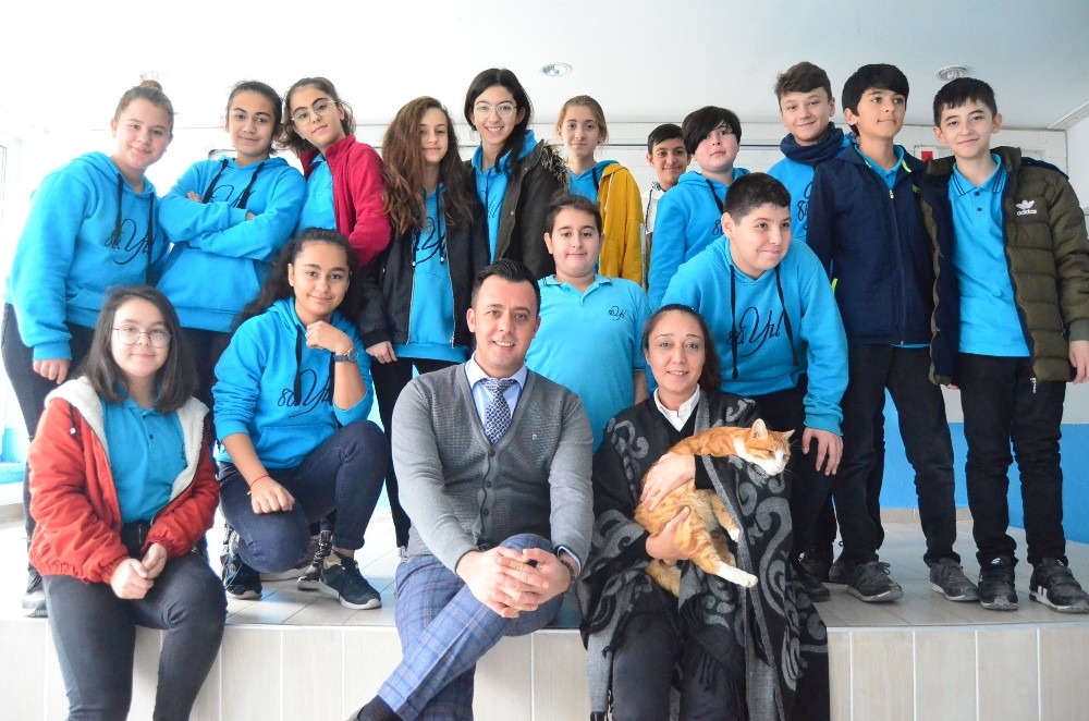 Okulun 373 numaralı öğrencisi kedi ’Paşa’ 