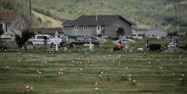 Okulun bahçesinde 93 mezar bulundu!