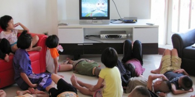 Okuma oranı düşük Türkiye, televizyon izleme rekortmeni