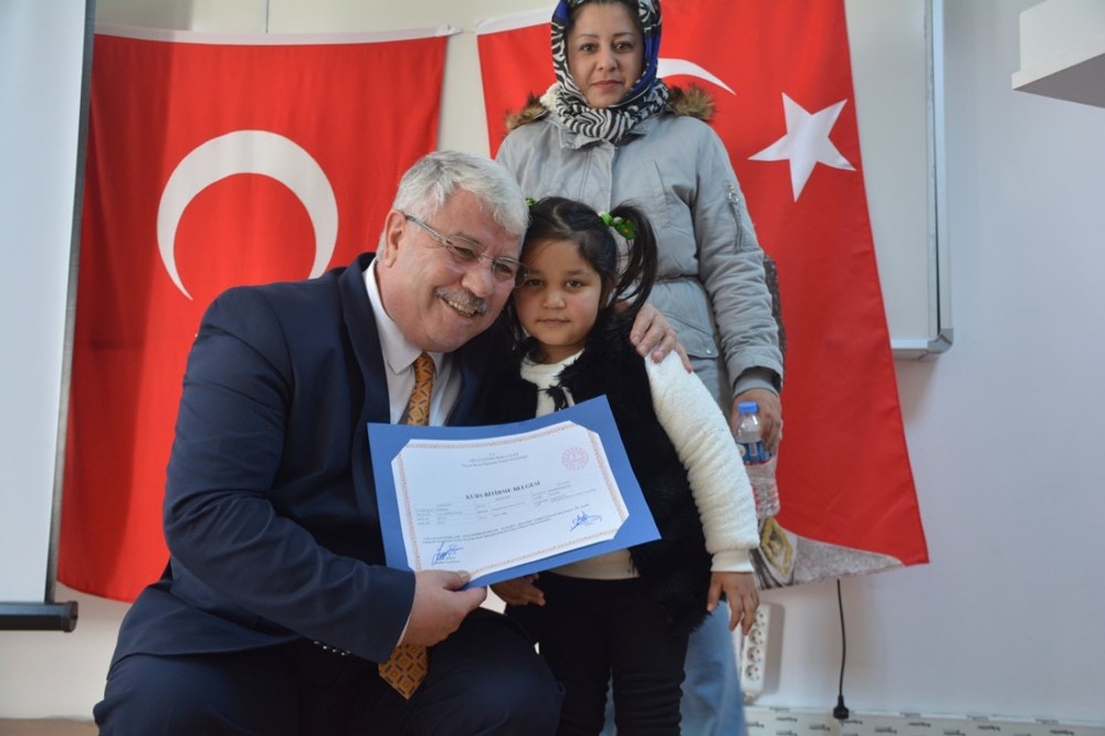 Okuma Yazma kursunu tamamlayan kursiyerlere sertifikaları dağıtıldı 