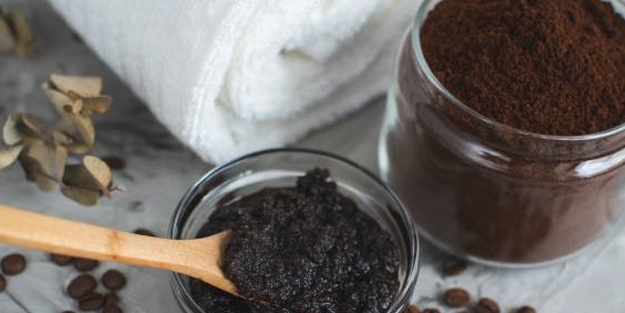 Olacakları görünce inanamayacaksınız! Dikkat: Türk kahvesini saçınıza sürün, kısa bir süre sonra destek veriyor