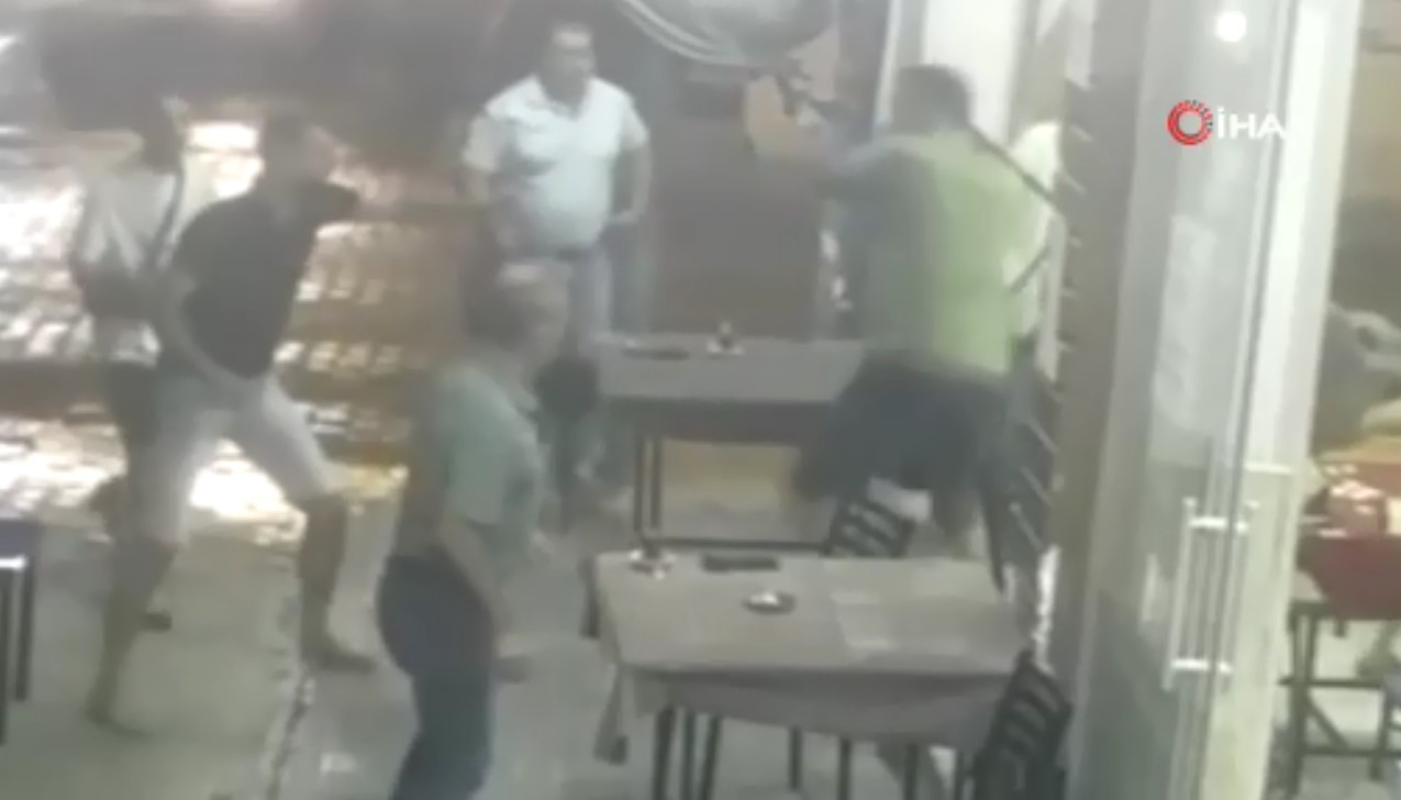 Olay anbean kamerada! Kavgayı ayırmak isterken canından oldu