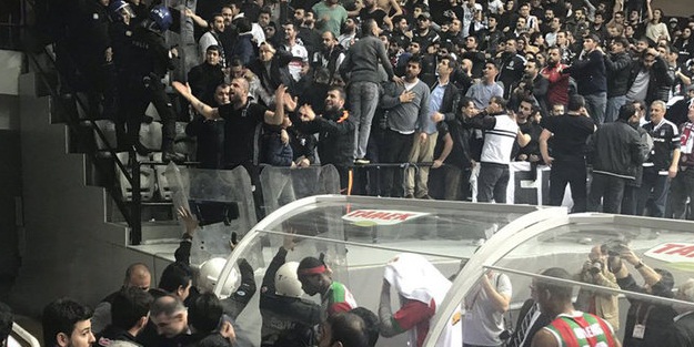 Olay çıktı, maç durdu!