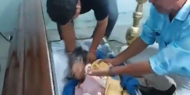 Öldü sanılan yaşlı kadın tabuttan sağ çıktı!