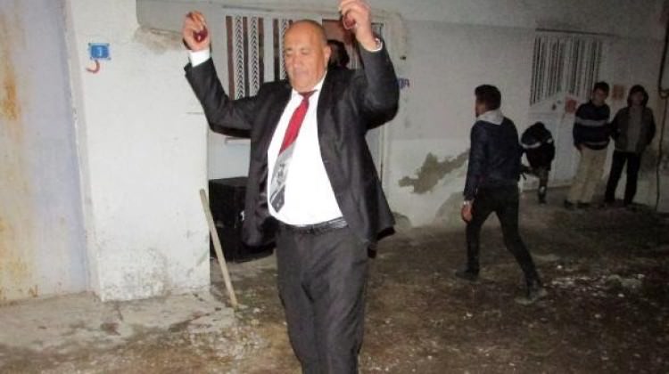 'Öldü' söylentisine göbek atarak karşılık verdi