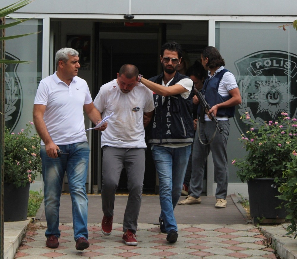 Öldürdüğü arkadaşını su kanalına atmak isterken yakalandı 