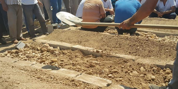 Öldürdüğü kızlarıyla yan yana gömüldü
