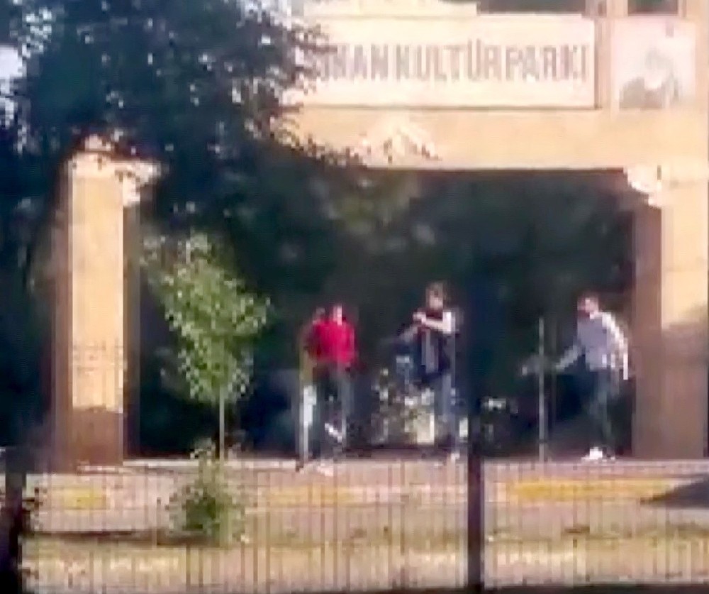 Öldüresiye kavgayı öylece izlediler 
