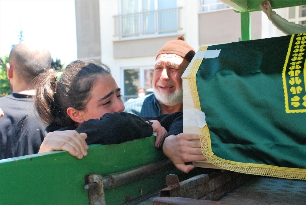 Öldürülen annesine veda sözleri yürekleri dağladı 