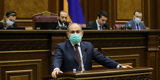 Öldürülmekten korkuyor! Paşinyan parlamentoya böyle çıktı