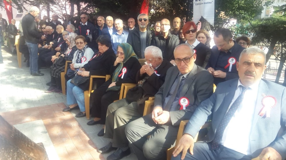 Ölen öğretmen ve öğrenciler anısına anıt yapıldı 