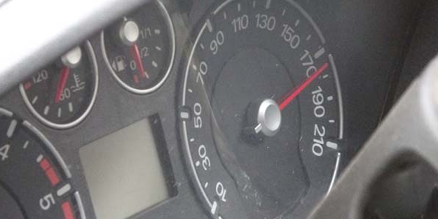 Ölen sürücünün aracının hız kadranı 180'de takılı kaldı!