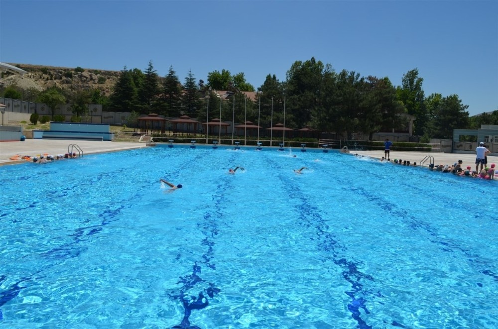 Olimpik Açık Yüzme Havuzu her gün hizmet verecek 