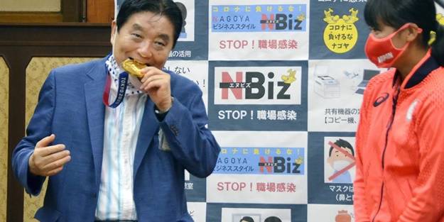 Olimpiyat madalyasını ısırmıştı! Teklfi etti: 3 aylık maaşımı kesin