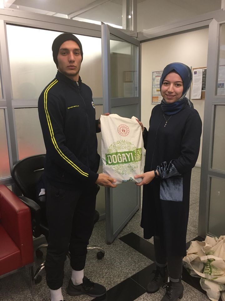 Olimpiyatlara hazırlanan sporcular doğayı da koruyor 