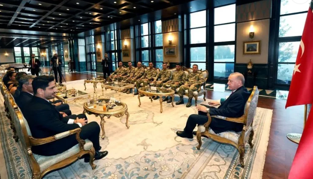 Olimpiyatta derece almışlardı! Erdoğan sporcu askerleri ağırladı