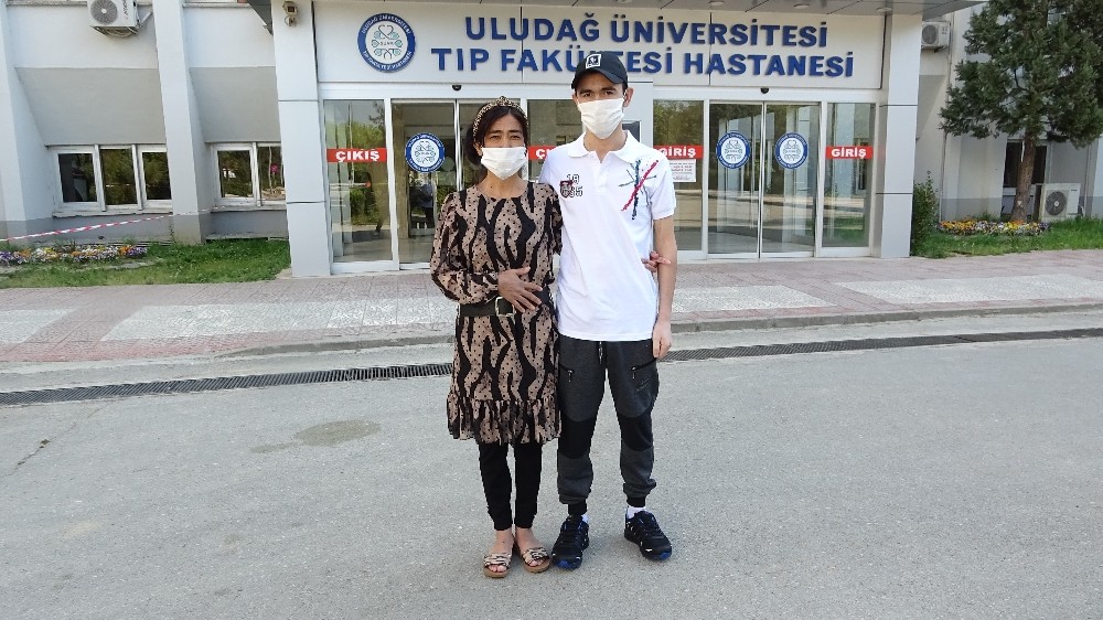 Ölmek üzere olan Özbek hastaya pandemi döneminde başarılı nakil 