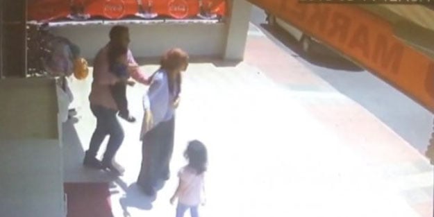 Ölmemek için kadın ve çocukları kendine siper etti!