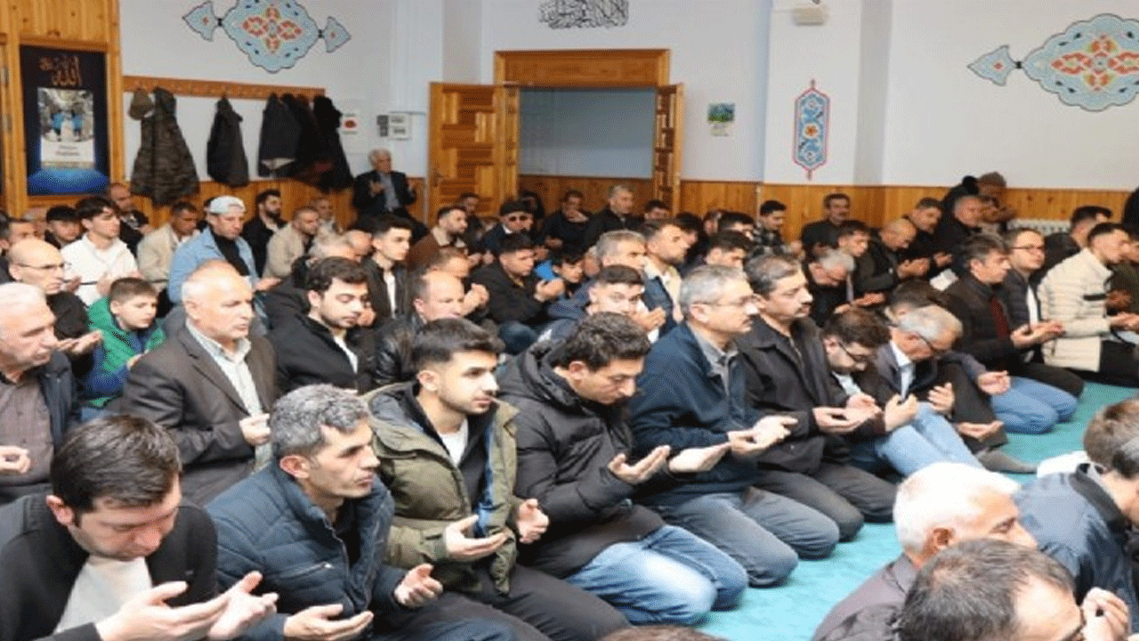 Oltu’da bayram coşkusu! Geleneksel bayramlaşma programı yapıldı