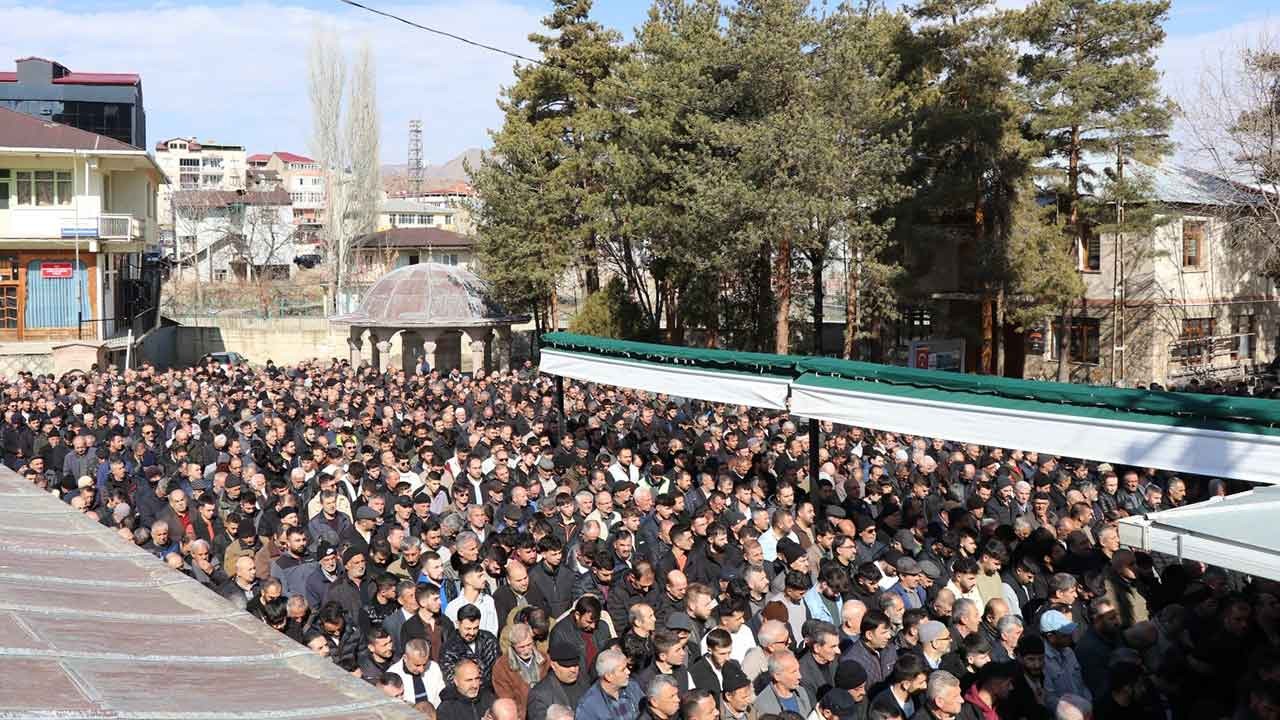 Oltu'da feci kaza yürekleri dağladı! Motosikletli genç hayata tutunamadı!