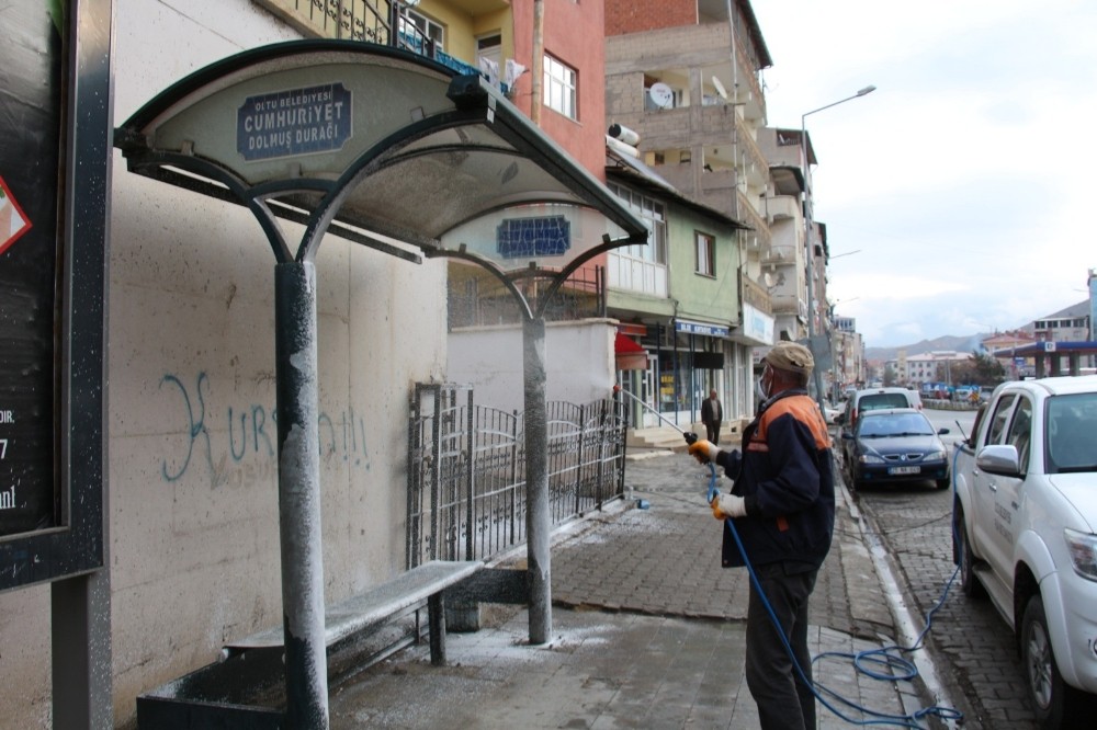 Oltu’da ilçe merkezi dezenfekte ediliyor 