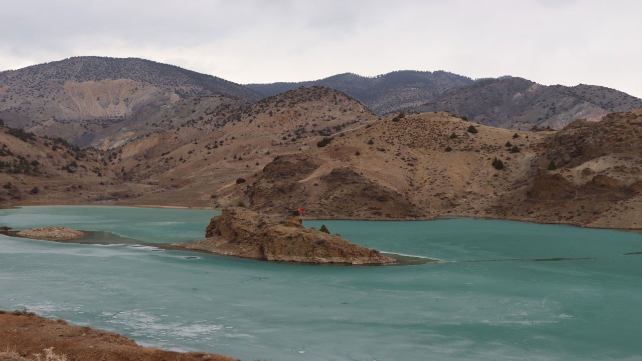 Oltu’daki gölet doğa harikasına dönüştü
