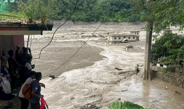 Ölü sayısı her geçen saat artıyor: Nepal’deki felaketin bilançosu ağırlaşıyor