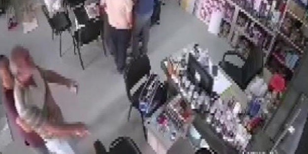 Ölümden dönüş anı kamerada! Tek hamleyle hayatını kurtardı