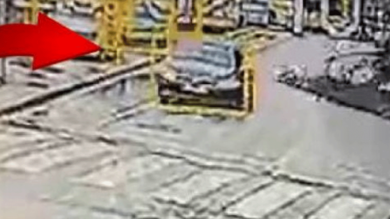 Ölümden saniyelerle kurtuldu: İstinat duvarı böyle yıkıldı!