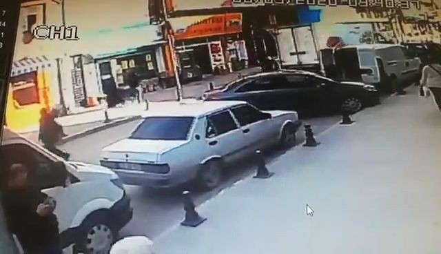 Ölümden vatandaşlar kurtardı 