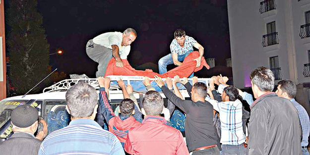 Ölüme el ele gittiler