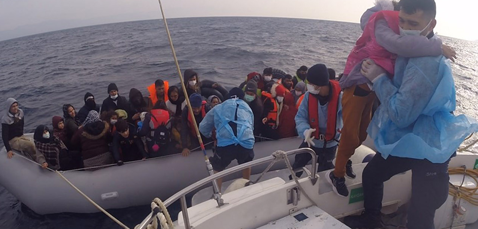 Ölüme gidiyorlardı: 220 göçmen Sahil Güvenlik tarafından kurtarıldı
