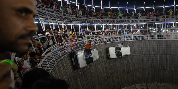 Ölümle burun buruna geliyorlar! 'Ölüm parkuru' yürekleri ağza getirdi