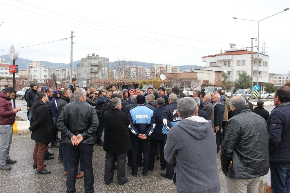 Ölümlü kazanın ardından yol trafiğe kapatıldı 