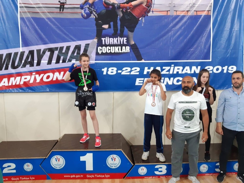 Olurlu Elvin 40 kiloda Türkiye Şampiyonu 