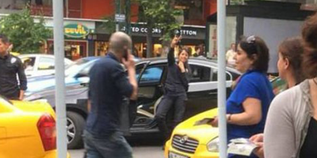 'Ölürüm Türkiyem' çalan polisten rahatsız oldular!