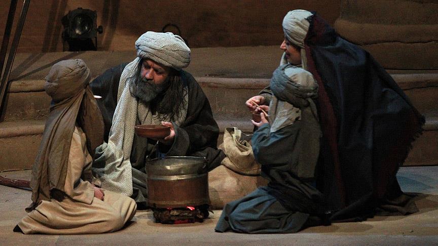 'Omar Bin Hattab' tiyatro oyunu sahnelendi